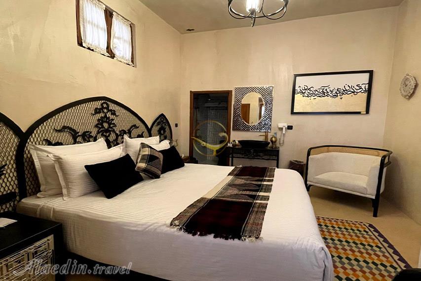 اتاق سپید بوتیک هتل صارم الدوله ونوشک | علاالدین تراول