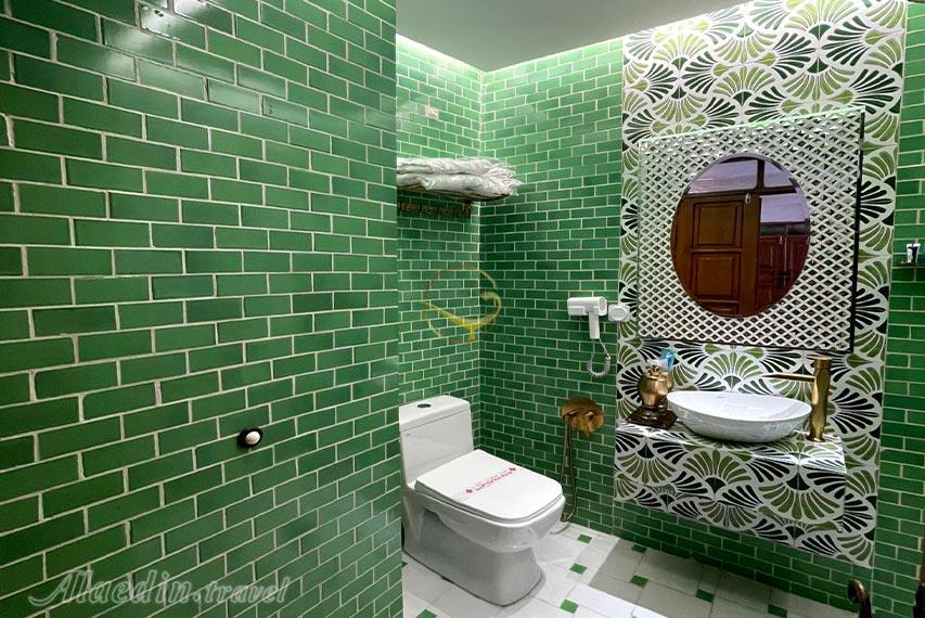 حمام و سرویس بهداشتی سبز بوتیک هتل صارم الدوله ونوشک | علاالدین تراول