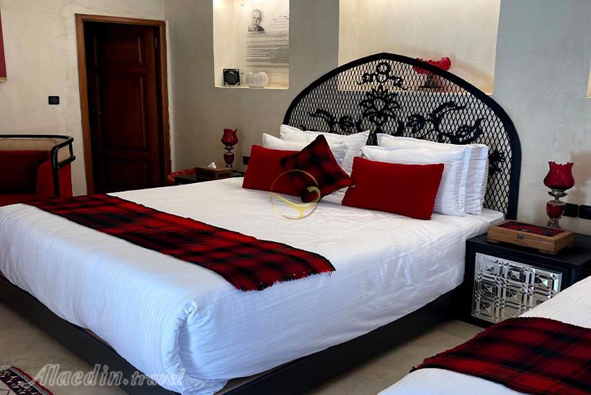 اتاق عنابی بوتیک هتل صارم الدوله ونوشک | علاالدین تراول