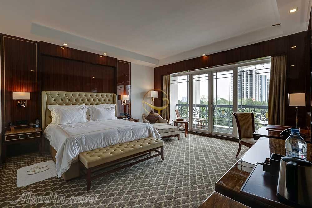 سوئیت آتوسا لوکس دو نفره رو به دریا هتل پنج ستاره داریوش کیش | علاءالدین تراول