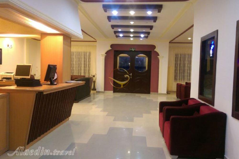 لابی هتل سه ستاره فانوس کیش | علاءالدین تراول