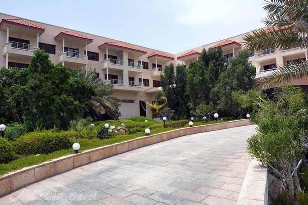 حیاط  هتل 4 ستاره گراند کیش | علاءالدین تراول