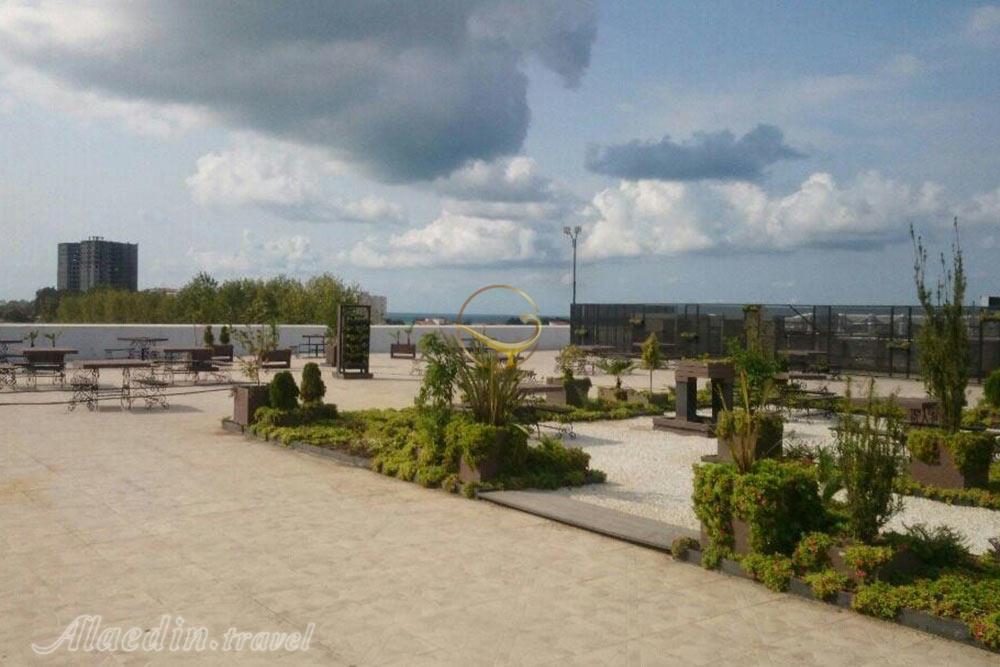 محوطه بیرونی هتل آپارتمان سه ستاره اکسین محمود آباد | علاءالدین تراول