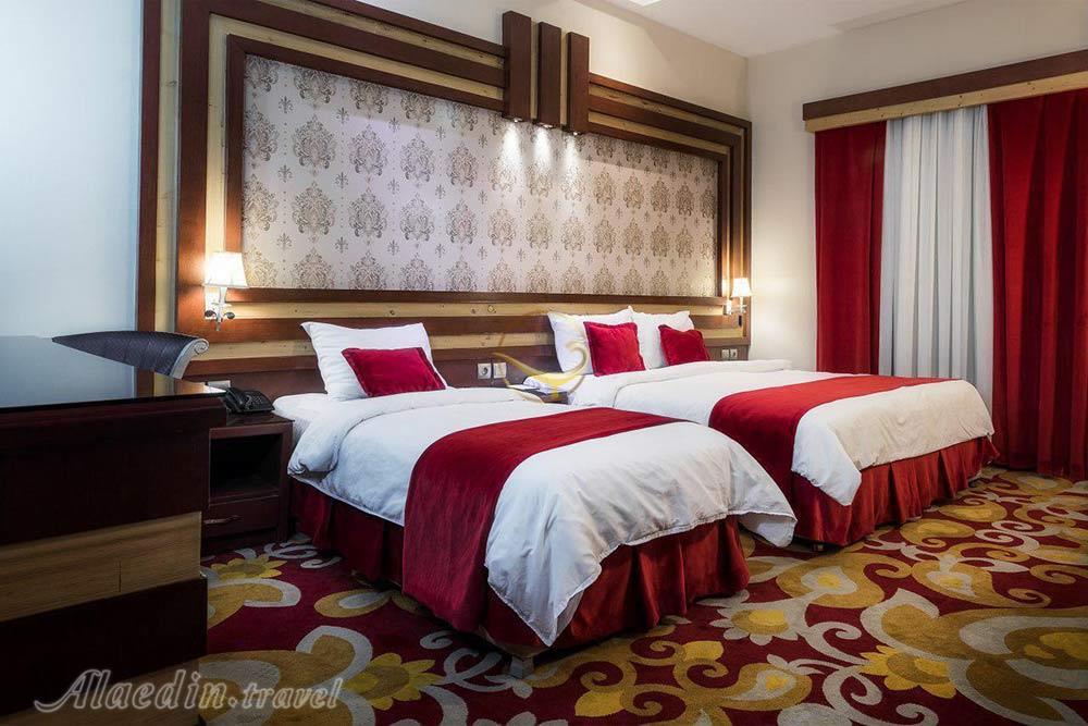 اتاق سه تخته هتل 4 ستاره الماس 1 مشهد | علاءالدین تراول