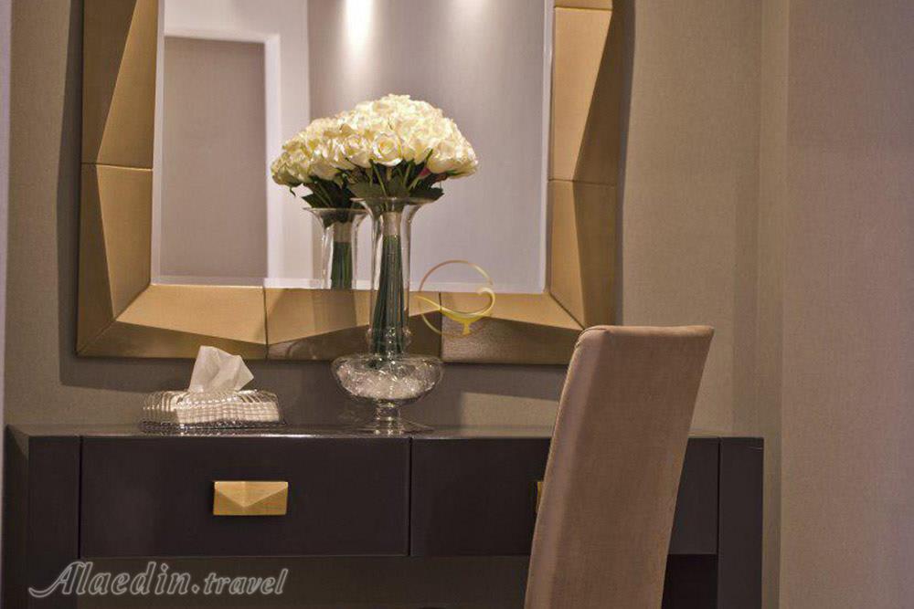 میز آرایش مدرن هتل 4 ستاره اترک مشهد | علاءالدین تراول