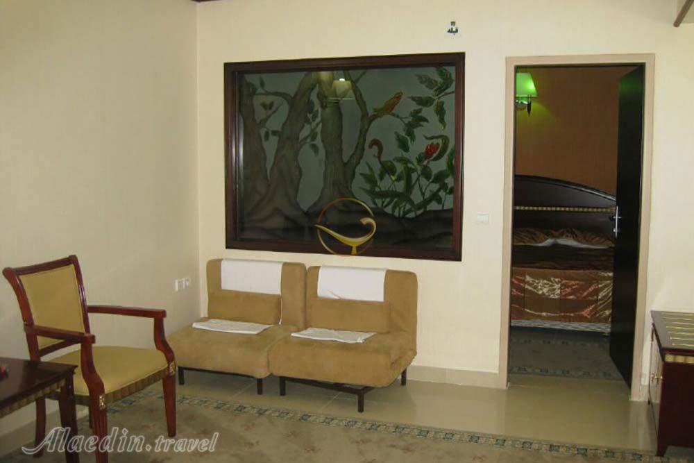 فضای نشیمن هتل آپارتمان بشری مشهد | علاءالدین تراول