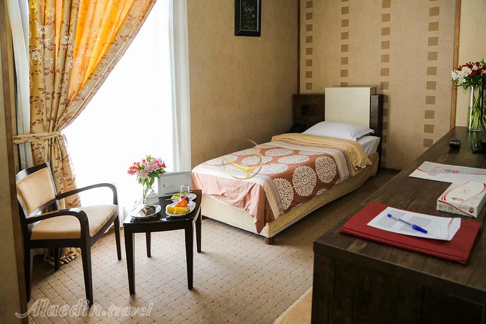 اتاق یک تخته هتل 3 ستاره فرهنگ و هنر مشهد | علاءالدین تراول