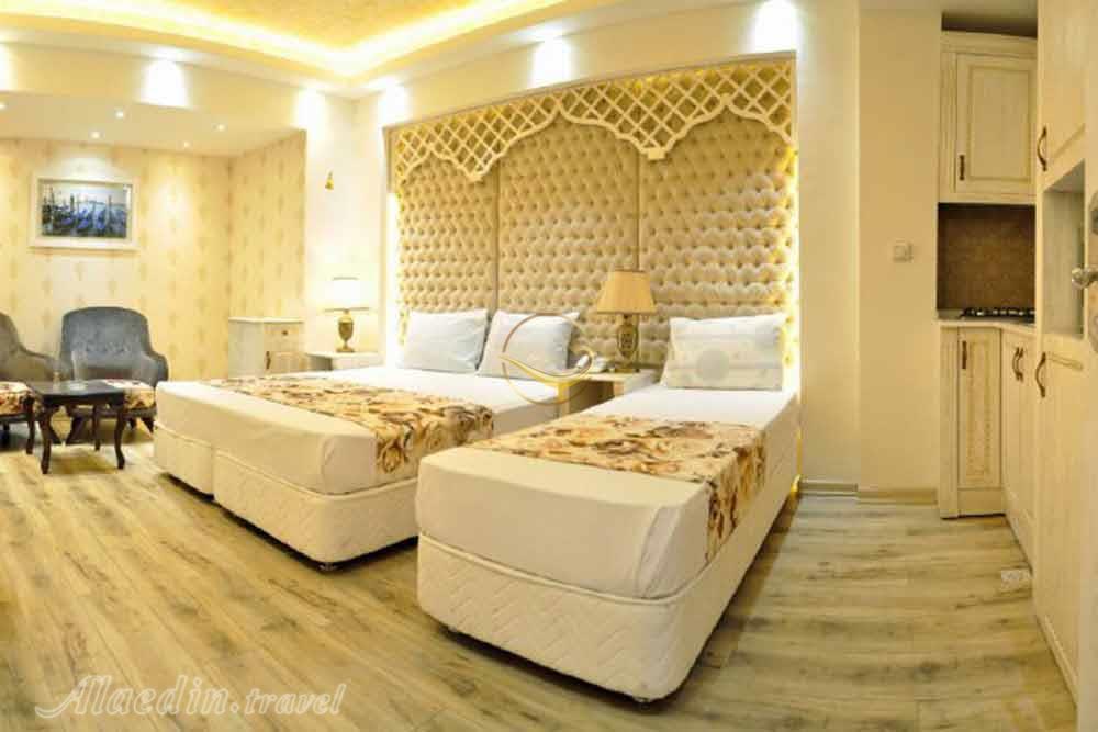 اتاق سه تخته هتل آپارتمان عمارت مشهد | علاءالدین تراول