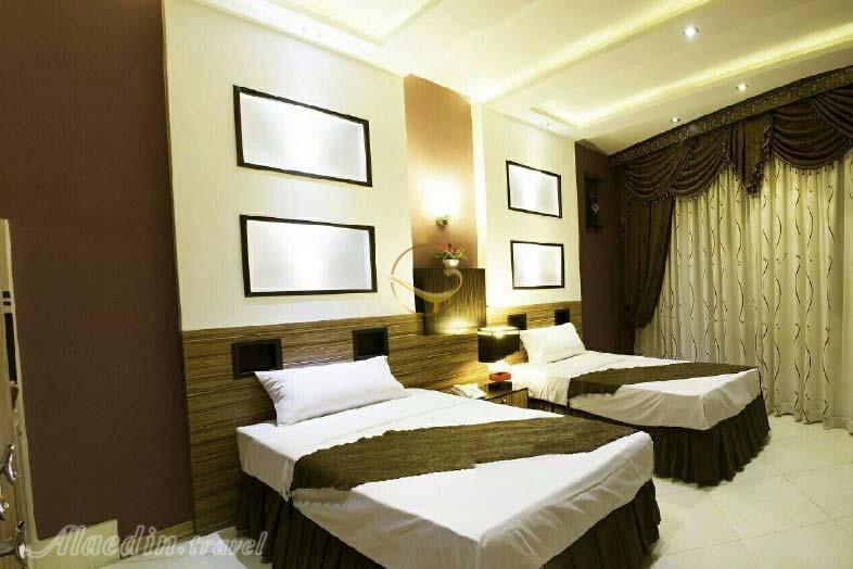 اتاق سه تخته هتل سه ستاره اسپینو مشهد | علاءالدین تراول