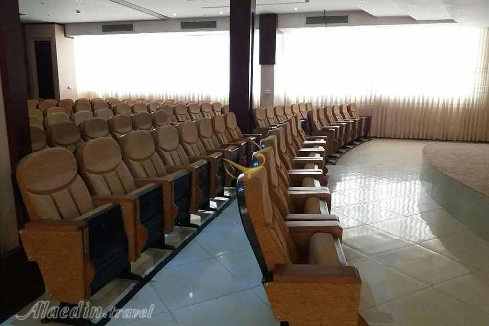 سالن کنفرانس هتل آپارتمان فاخر مشهد | علاءالدین تراول