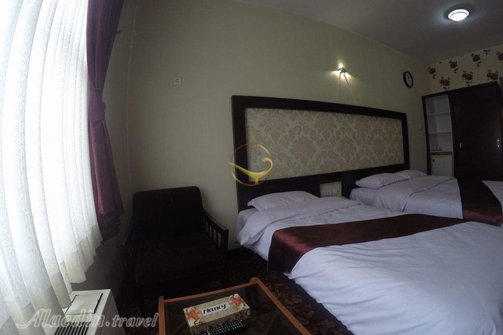 اتاق سه تخته هتل 3  ستاره گلستان مشهد | علاءالدین تراول