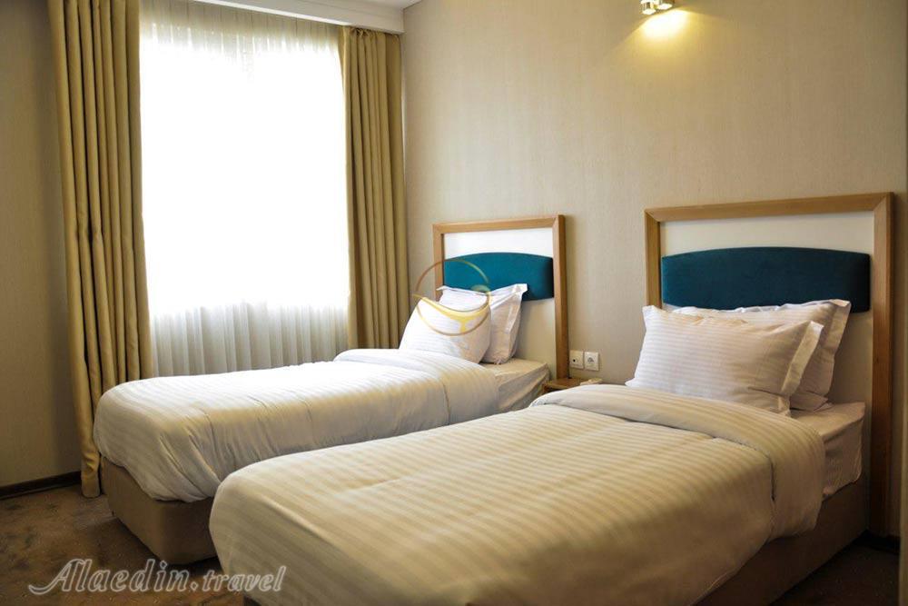 اتاق تویین هتل آپارتمان 4 ستاره حیات مشهد | علاءالدین تراول