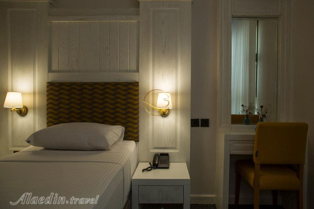 اتاق یک تخته هتل جوارالملک مشهد | علاءالدین تراول