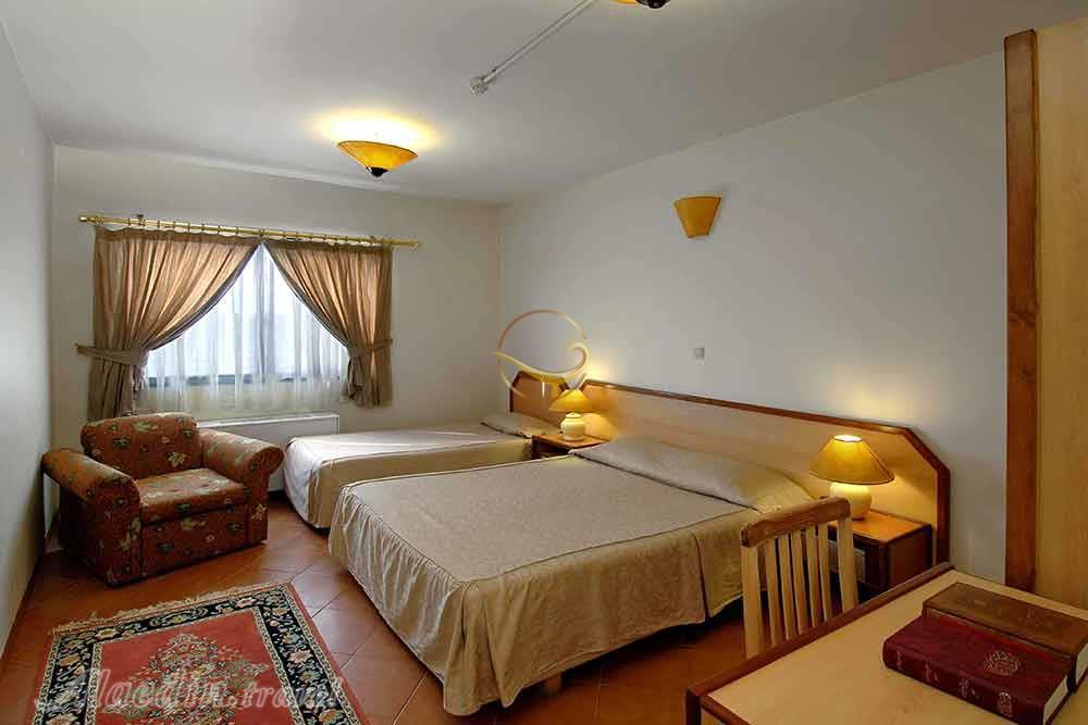 اتاق سه تخته هتل 3 ستاره خانه سبز مشهد | علاءالدین تراول