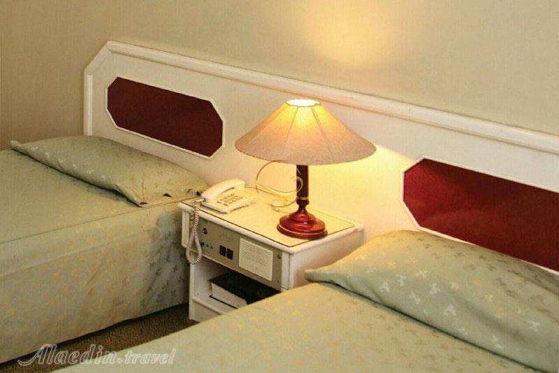 اتاق توئین هتل آپارتمان کوروش مشهد | علاءالدین تراول