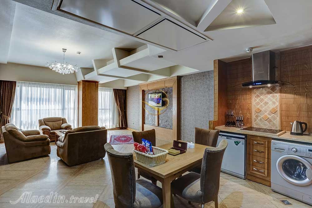 رویال سوئیت هتل 5 ستاره کوثر ناب مشهد | علاءالدین تراول