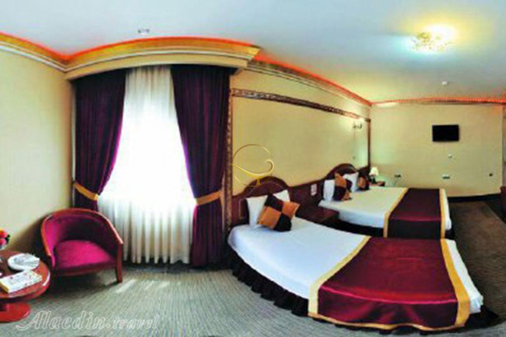 اتاق سه تخته هتل 3 ستاره میامی مشهد | علاءالدین تراول