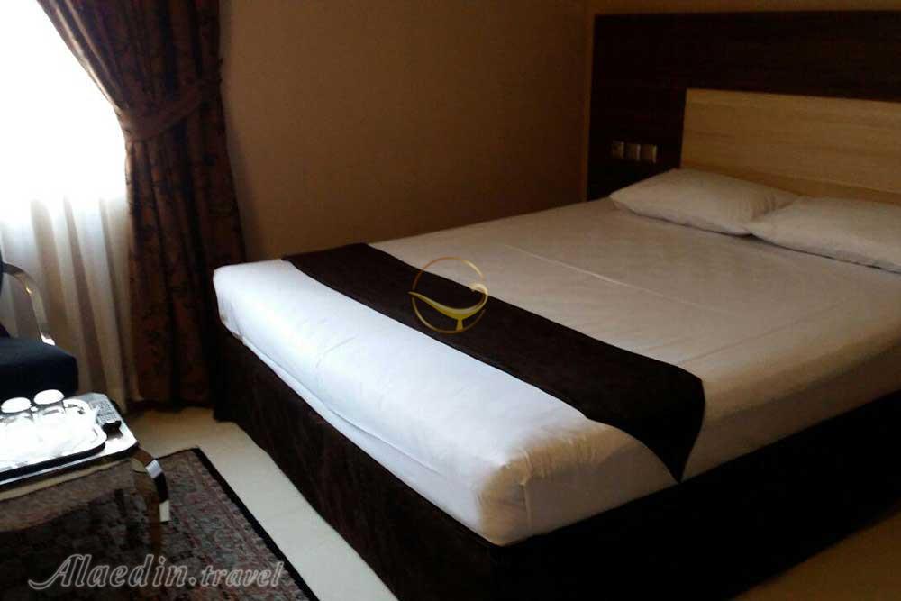 اتاق دبل هتل 3 ستاره منجی مشهد | علاءالدین تراول