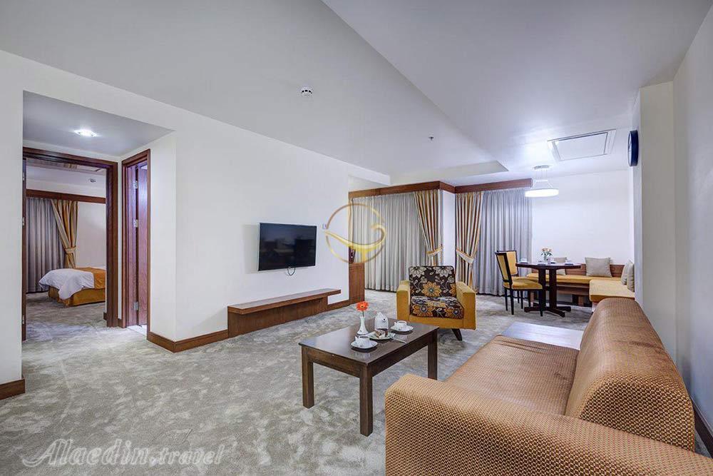 آپارتمان دو خوابه هتل 4 ستاره نگین پاسارگاد مشهد | علاءالدین تراول