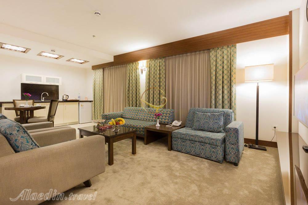 آپارتمان یک خوابه سه تخته هتل 4 ستاره نگین پاسارگاد مشهد | علاءالدین تراول