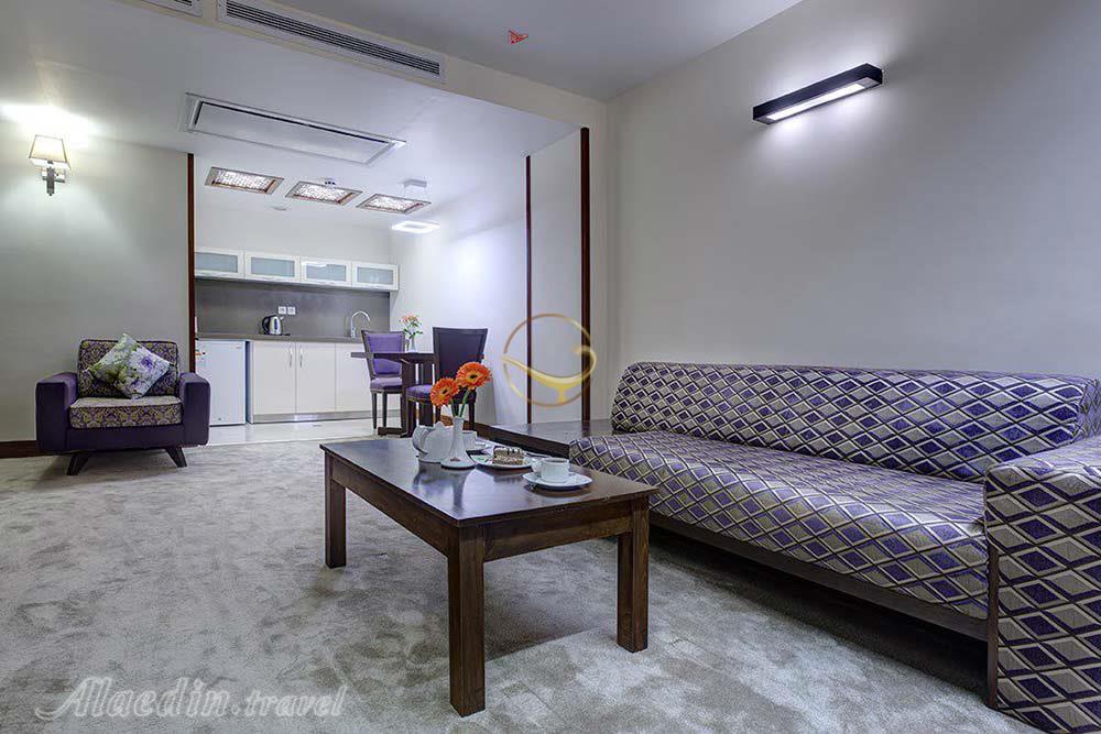 سوئیت ویژه هتل 4 ستاره نگین پاسارگاد مشهد | علاءالدین تراول