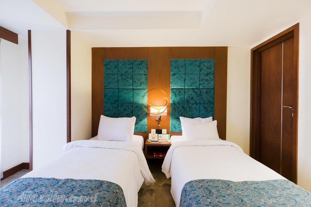 اتاق دو تخته تویین هتل 4 ستاره نگین پاسارگاد مشهد | علاءالدین تراول