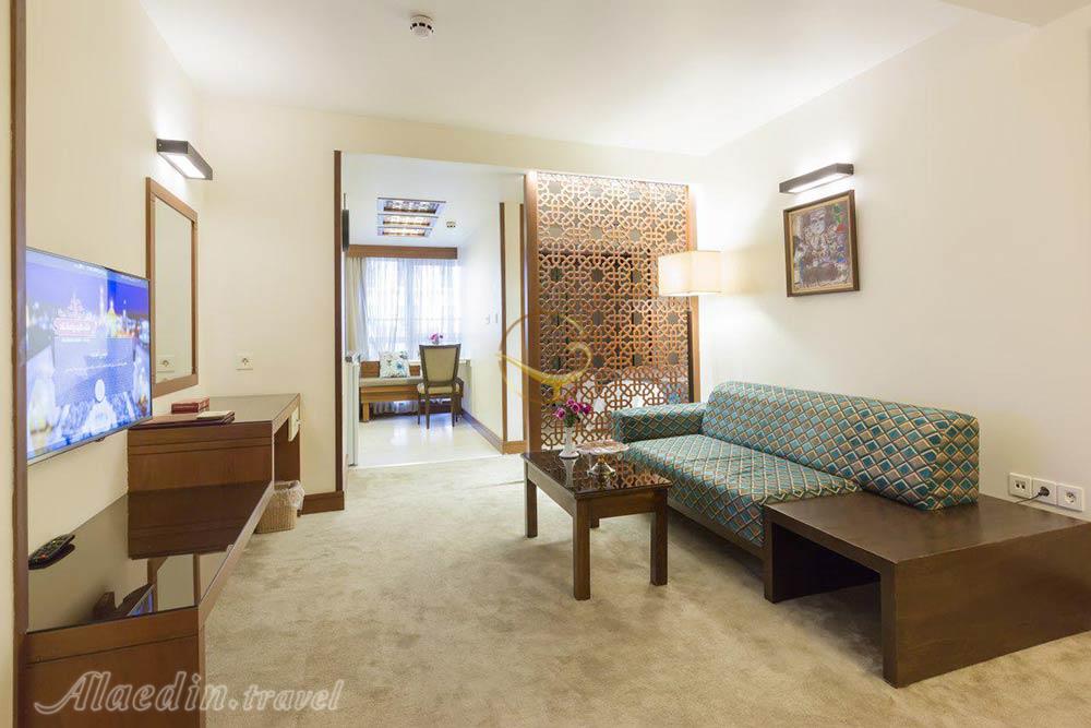 سوئیت ویژه هتل 4 ستاره نگین پاسارگاد مشهد | علاءالدین تراول