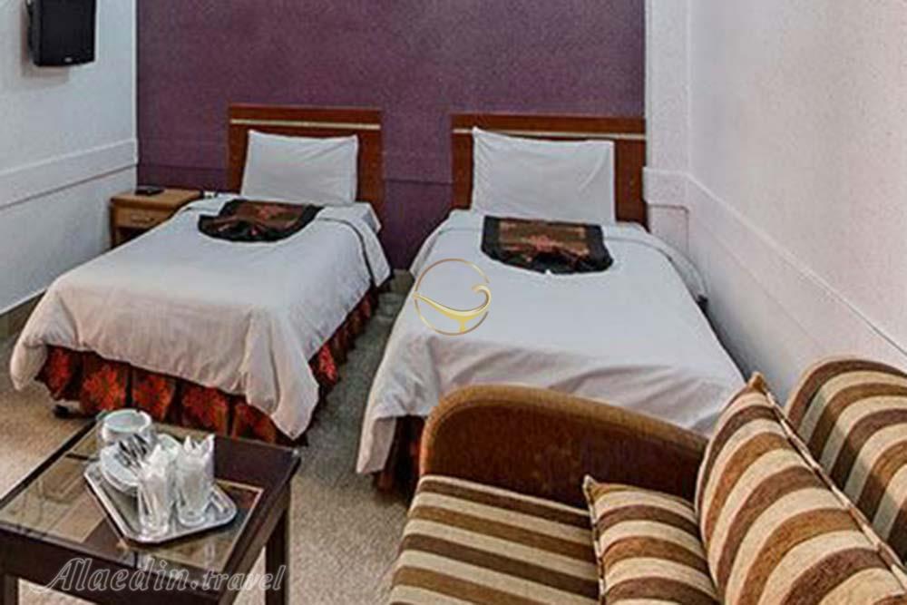 اتاق تویین هتل سه ستاره پارمیدا مشهد | علاءالدین تراول