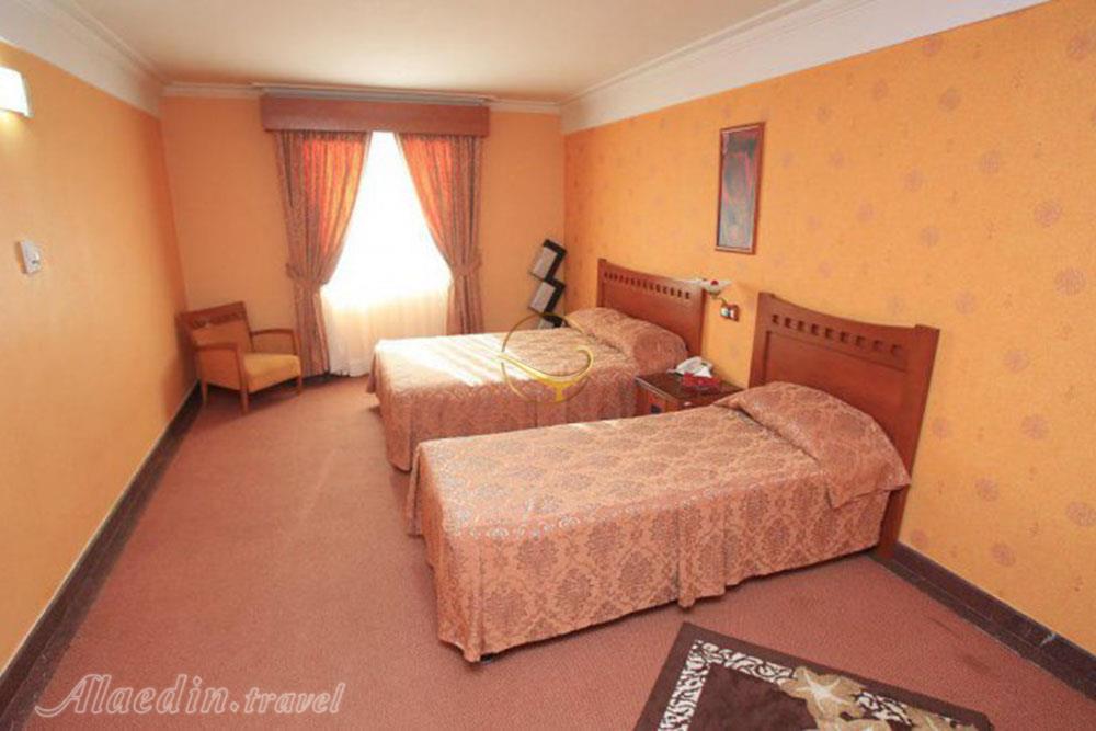 اتاق های هتل سه ستاره ثامن مشهد | علاءالدین تراول