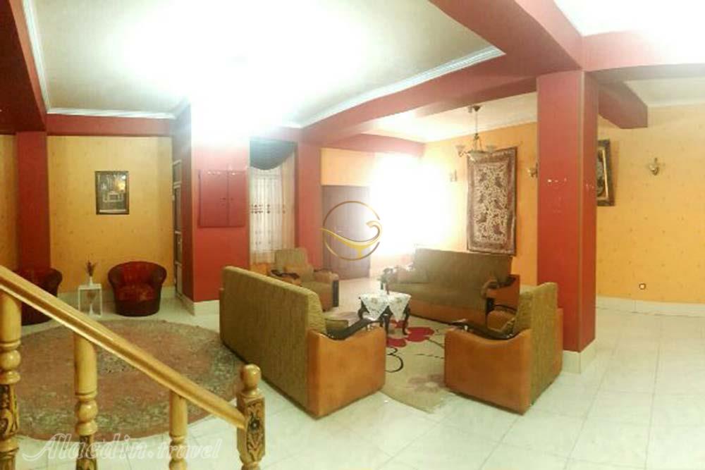 فضای نشیمن سوئیت هتل 4 ستاره دربند سمنان | علاءالدین تراول