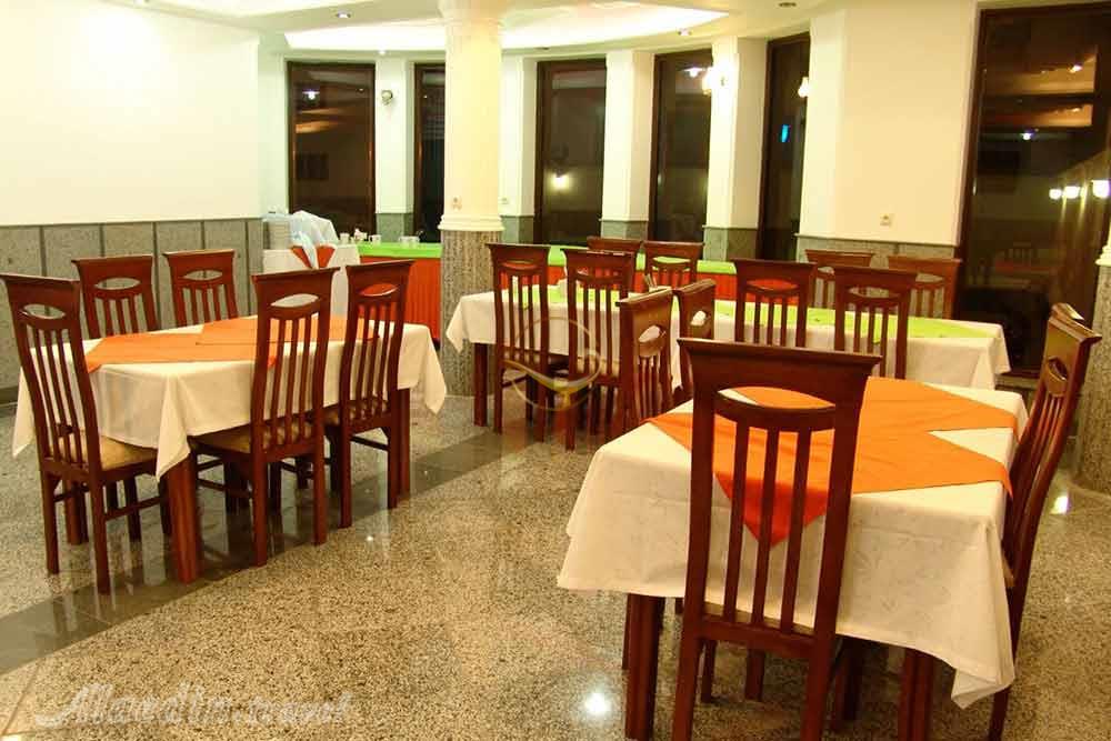 رستوران هتل سه ستاره بهجت میبد | علاءالدین تراول