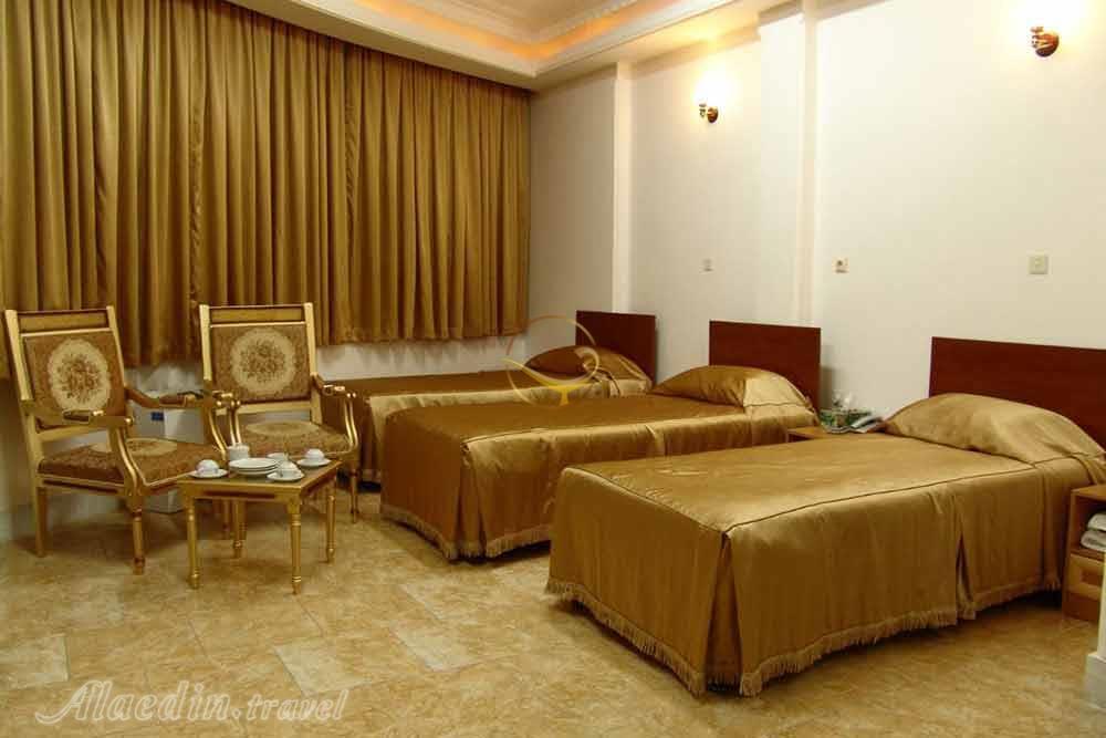 اتاق سه تخته هتل سه ستاره بهجت میبد | علاءالدین تراول
