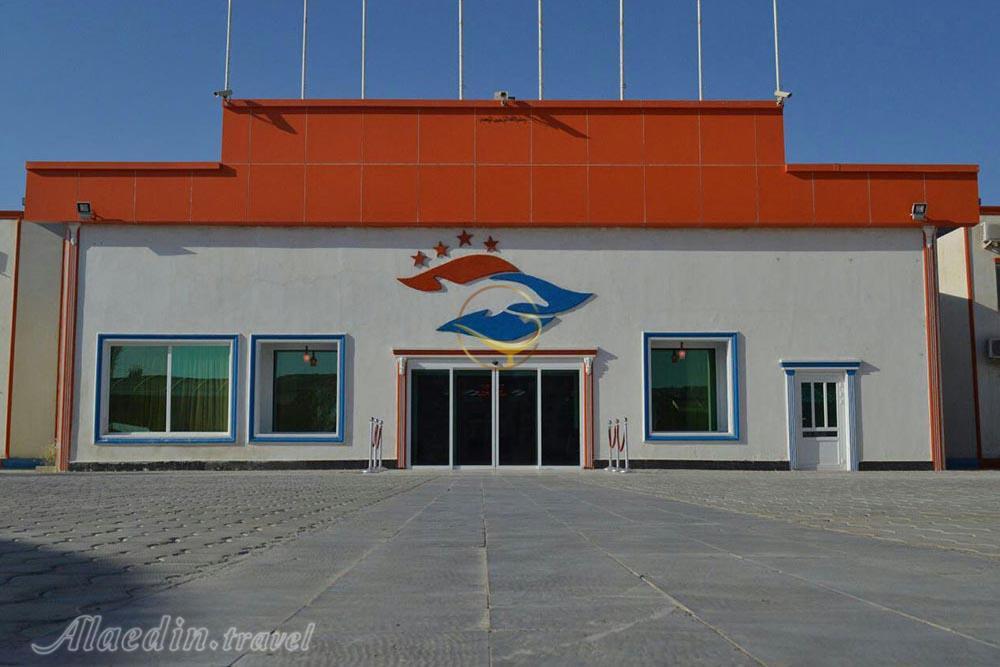 ورودی هتل ساحلی 4 ستاره خلیج فارس قشم | علاءالدین تراول