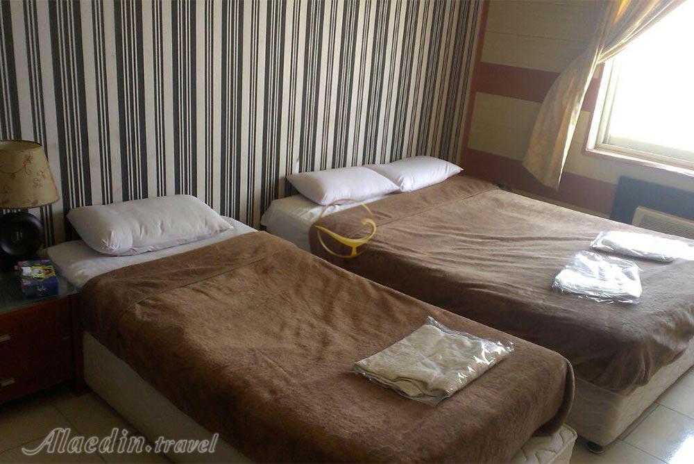 اتاق سه تخته هتل 3 ستاره قشم | علاءالدین تراول