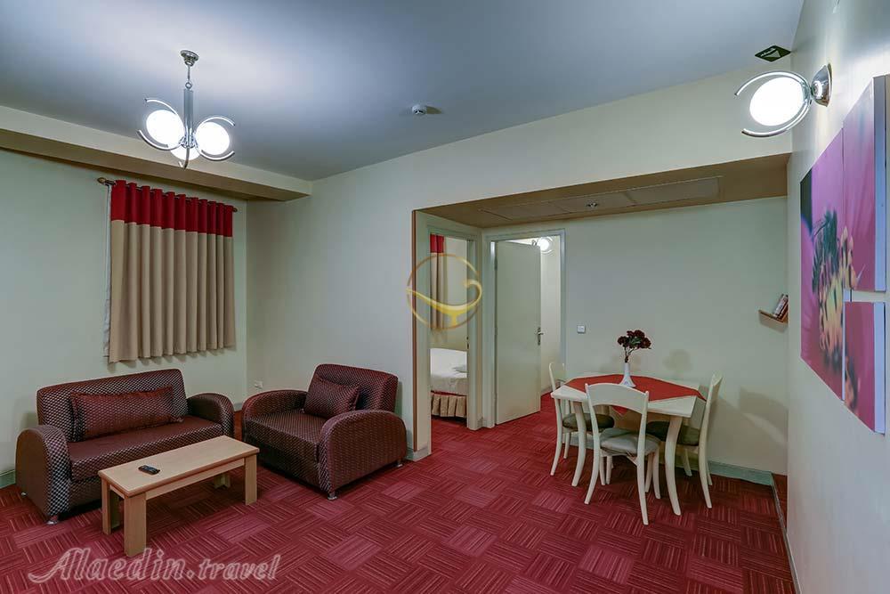 سوئیت دوخوابه پنج نفره هتل 4 ستاره المپیک قم | علاءالدین تراول