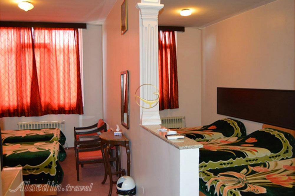 سالن مراسم هتل آپارتمان رز قم | علاءالدین تراول