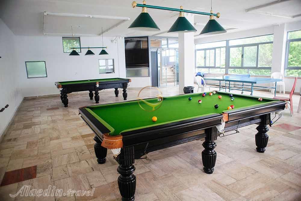 میز بیلیارد هتل 4 ستاره بام سبز رامسر | علاءالدین تراول