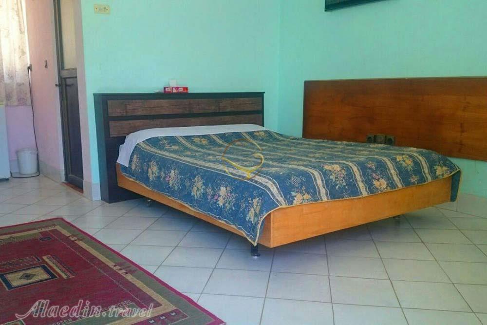 اتاق دوتخته دبل متل دنا شیراز | علاءالدین تراول