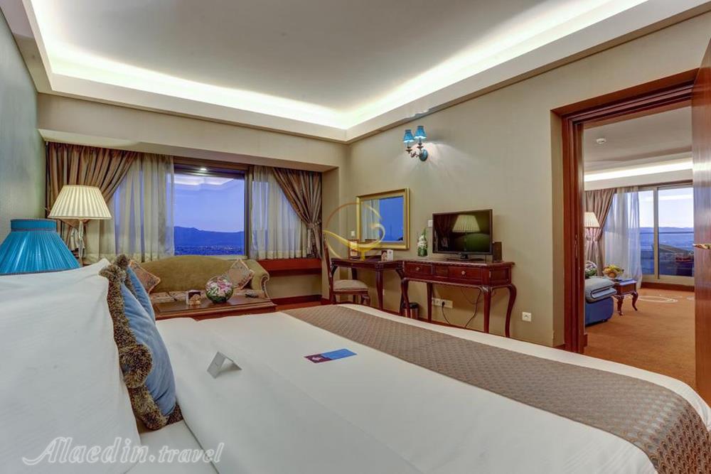 هتل بزرگ شیراز | علاءالدین تراول