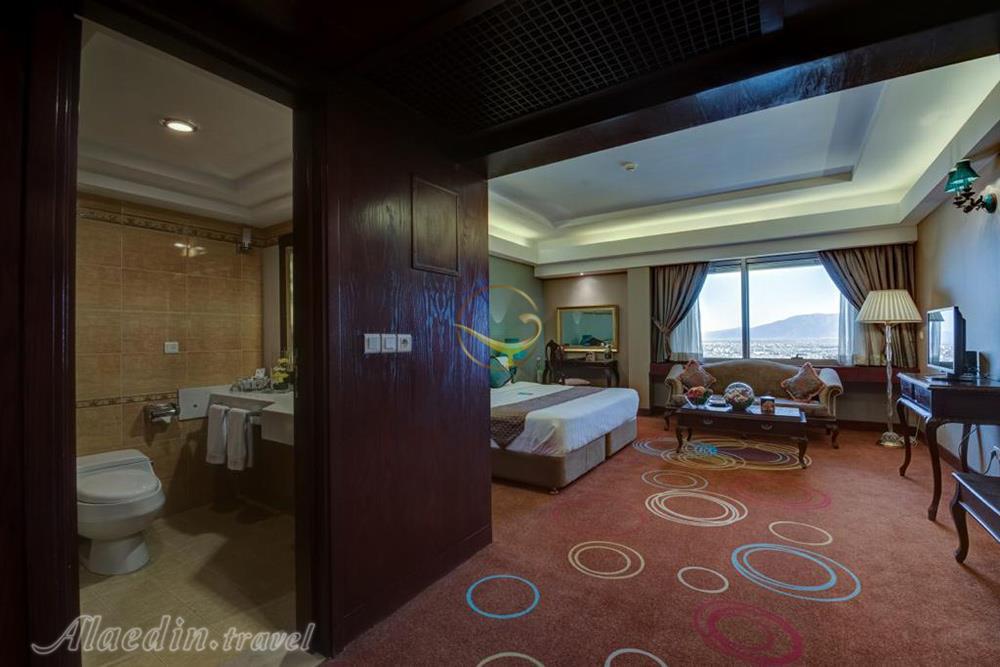 هتل بزرگ شیراز | علاءالدین تراول