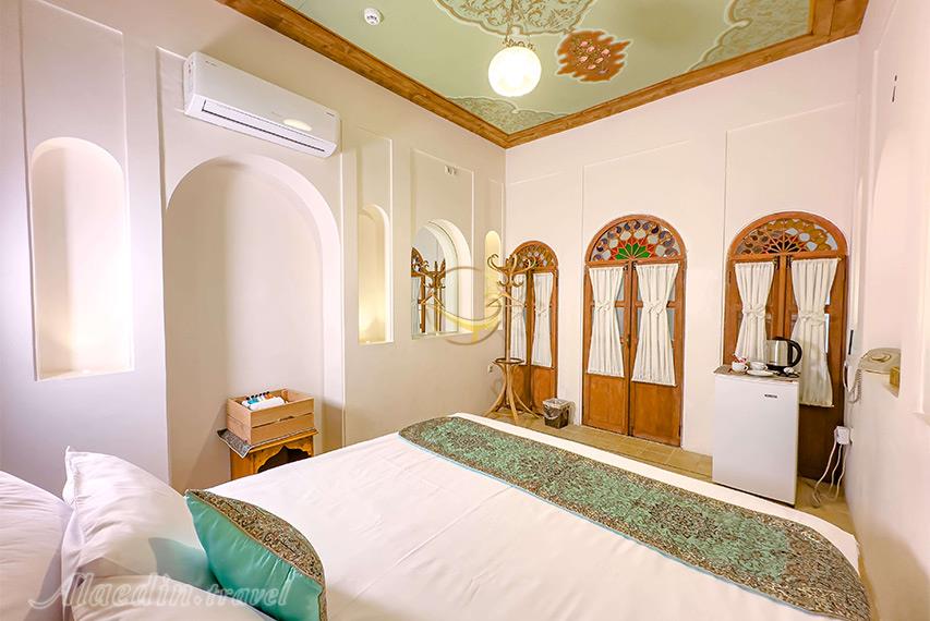 بوتیک هتل ایرانمهر شیراز | علاالدین تراول