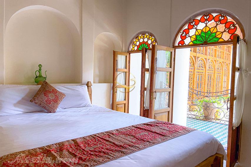 بوتیک هتل ایرانمهر شیراز | علاالدین تراول