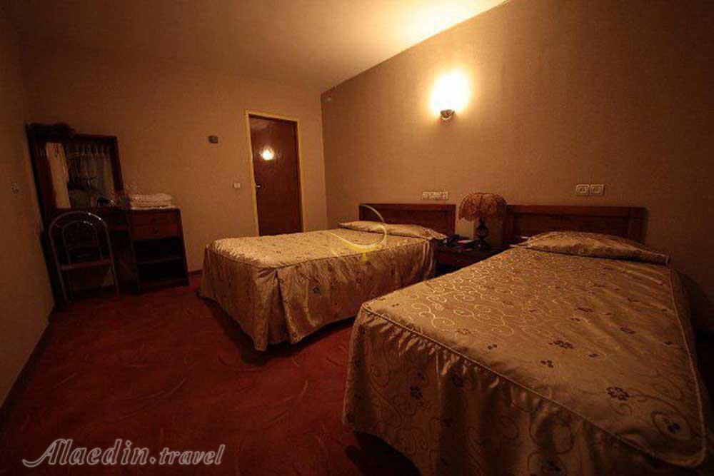 اتاق دو تخته تویین هتل کوثر شیراز | علاءالدین تراول