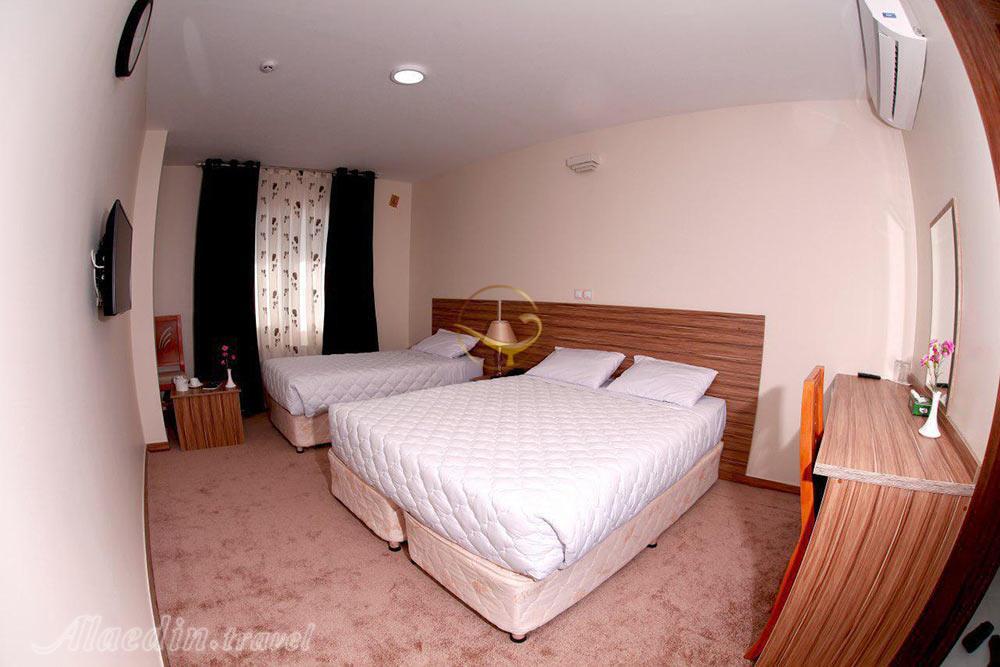 اتاق سه تخته هتل نصیرالماک شیراز | علاءالدین تراول