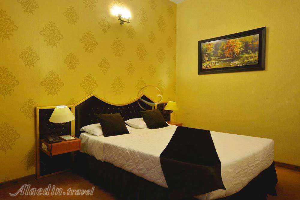 اتاق دوتخته هتل پارک 4 ستاره سعدی شیرازرستوران هتل 4 ستاره پارسه شیراز | علاءالدین تراول