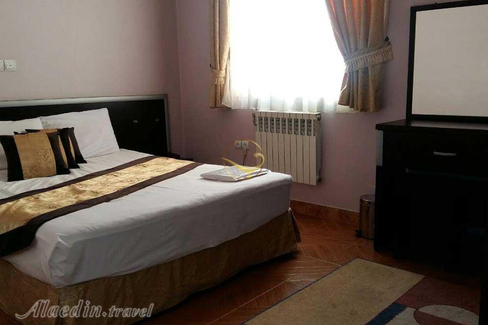 اتاق دو تخته دبل هتل آپارتمان پارمیس شیراز | علاءالدین تراول