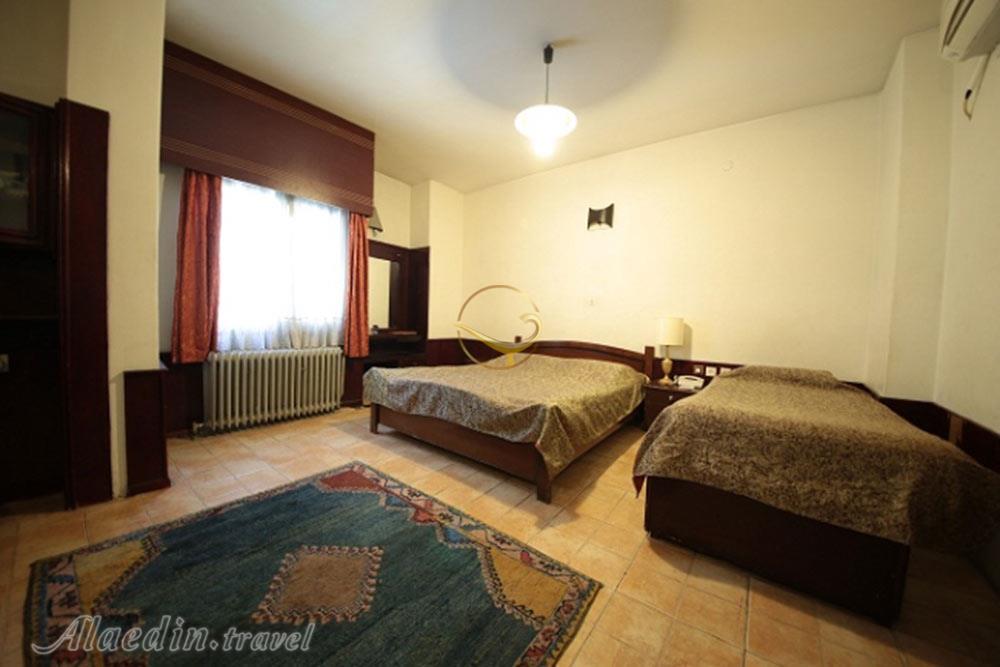 اتاق سه تخته هتل رودکی شیراز | علاءالدین تراول