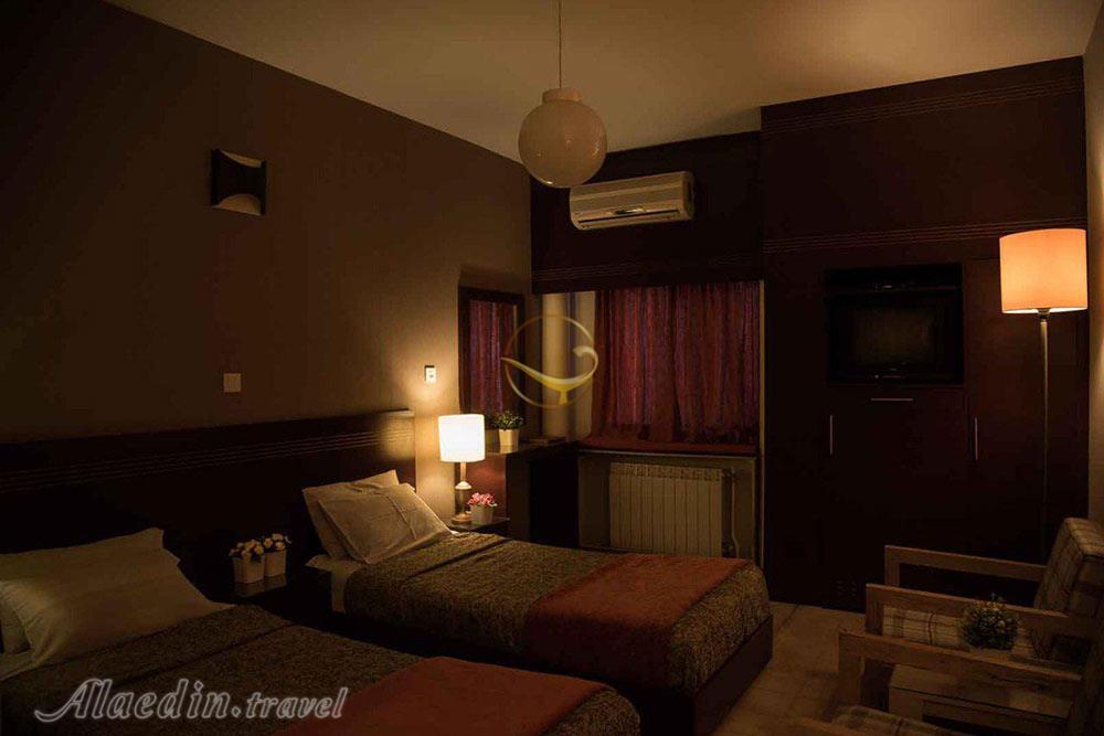 اتاق دو تخته تویین هتل رودکی شیراز | علاءالدین تراول