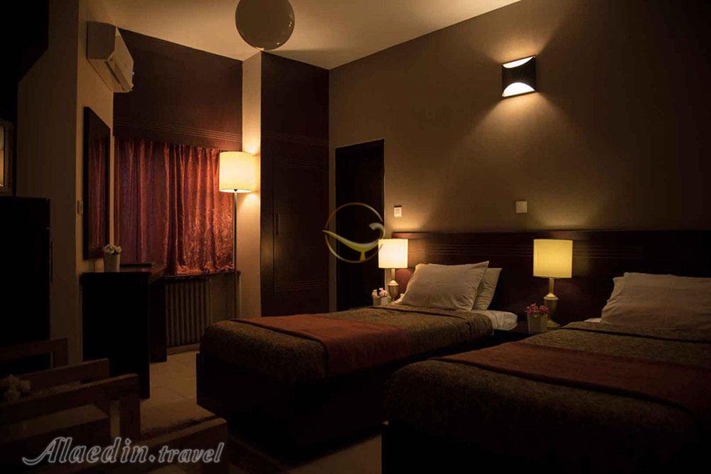 اتاق دو تخته تویین هتل رودکی شیراز | علاءالدین تراول