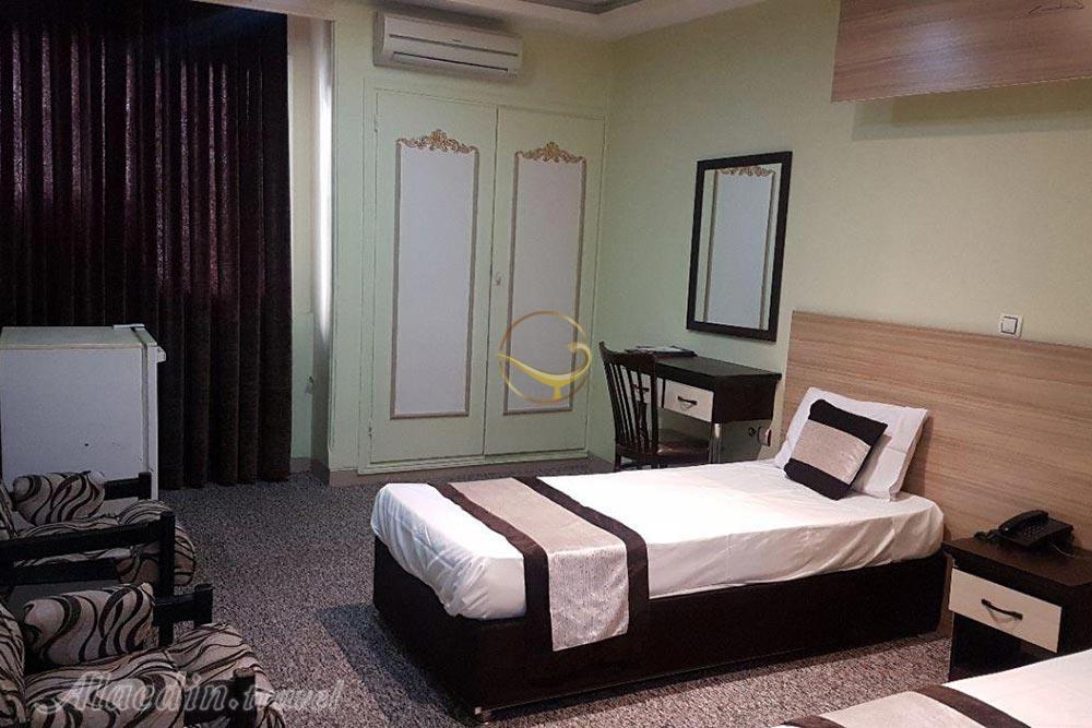 اتاق دو تخته تویین هتل صدرا شیراز | علاءالدین تراول